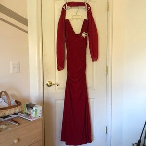 Long brides maid dress.